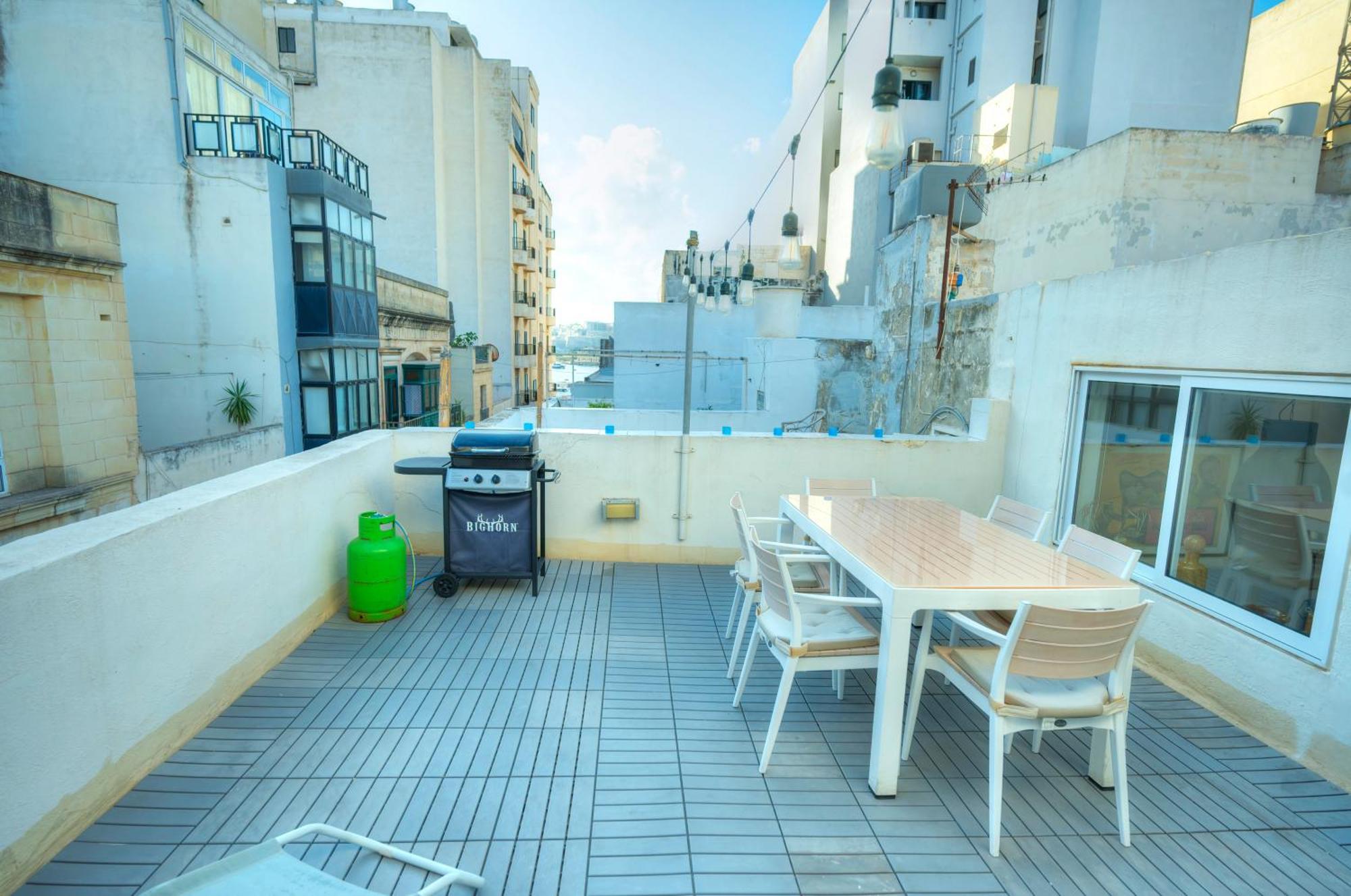 Seaview Sliema 30 Seconds To High Street & Ferry, 2X Double En-Suite Bedrooms, Modern Whole Traditional Townhouse, Kitchen, Living Area, & Roof Terrace Exterior foto