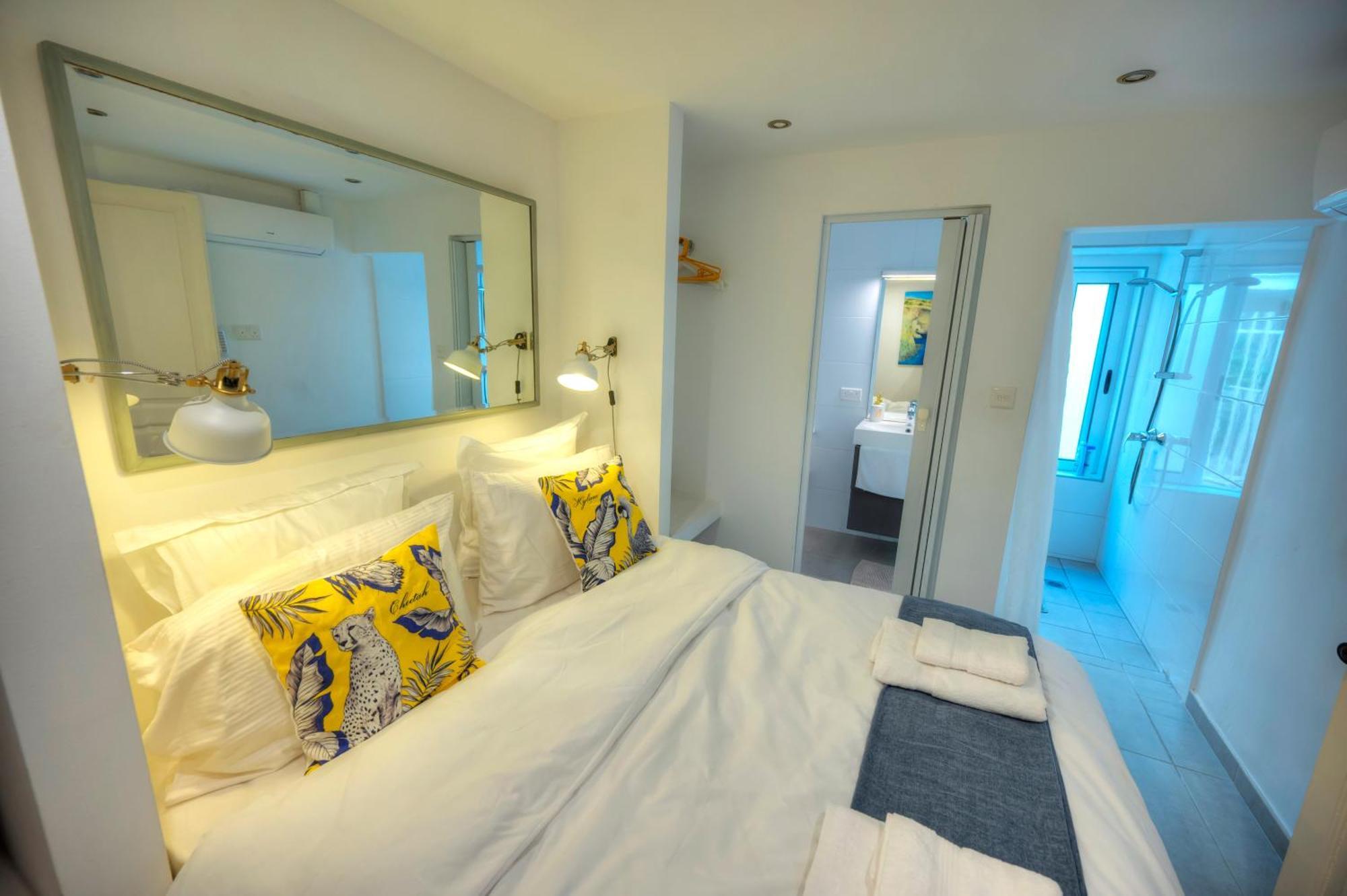Seaview Sliema 30 Seconds To High Street & Ferry, 2X Double En-Suite Bedrooms, Modern Whole Traditional Townhouse, Kitchen, Living Area, & Roof Terrace Exterior foto