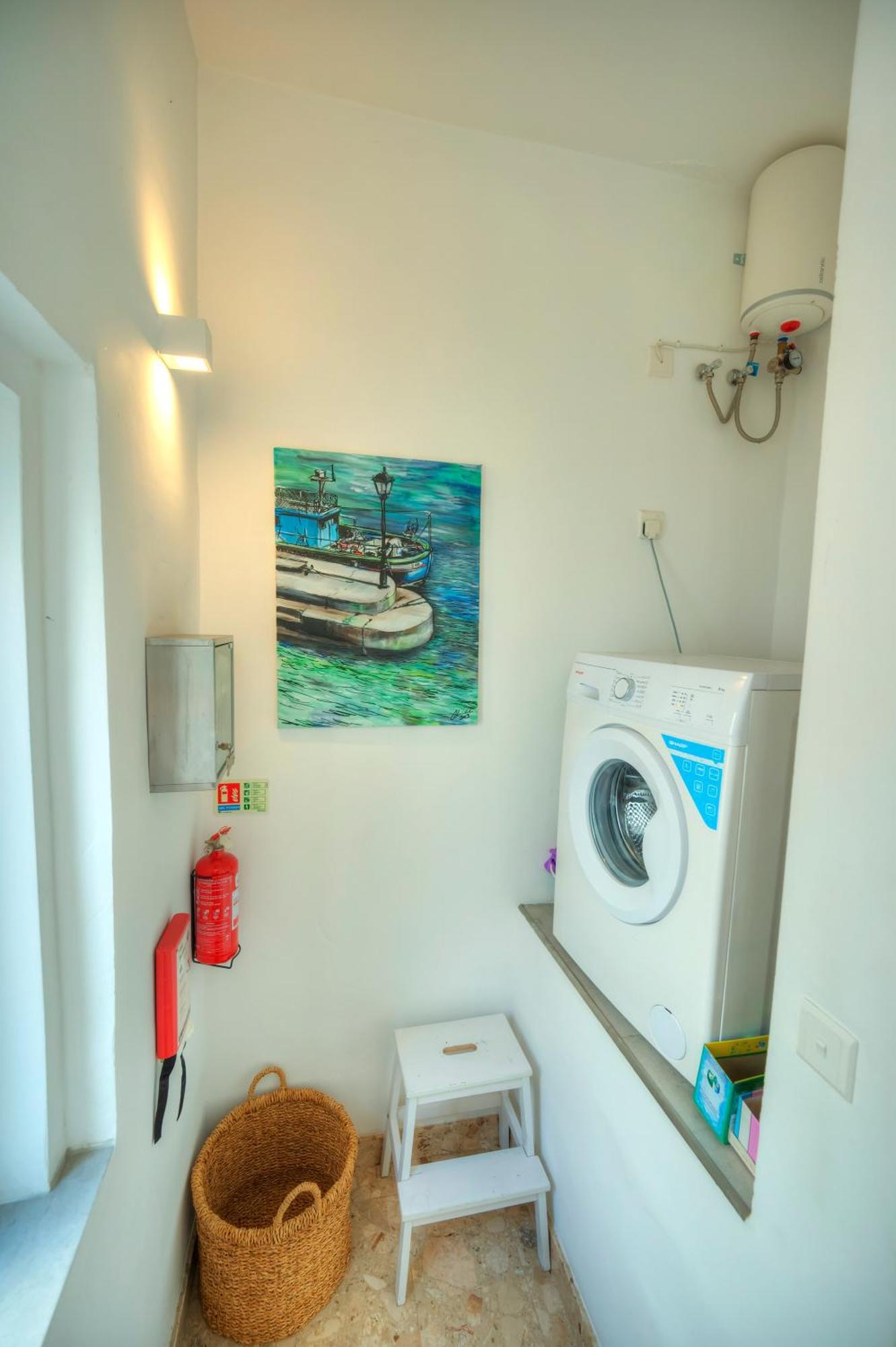 Seaview Sliema 30 Seconds To High Street & Ferry, 2X Double En-Suite Bedrooms, Modern Whole Traditional Townhouse, Kitchen, Living Area, & Roof Terrace Exterior foto