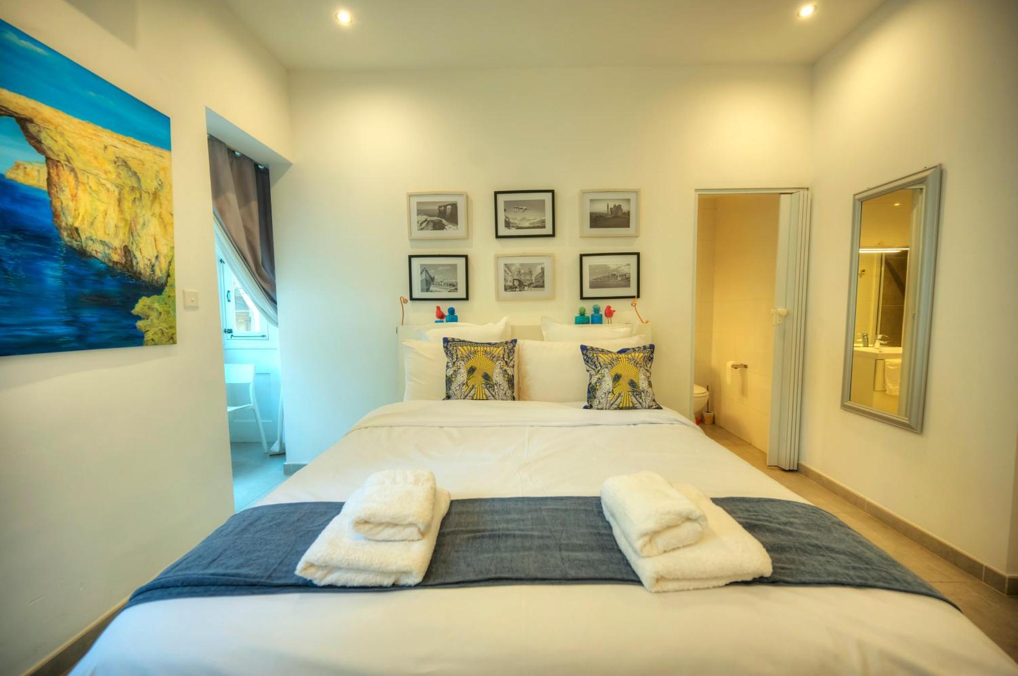 Seaview Sliema 30 Seconds To High Street & Ferry, 2X Double En-Suite Bedrooms, Modern Whole Traditional Townhouse, Kitchen, Living Area, & Roof Terrace Exterior foto