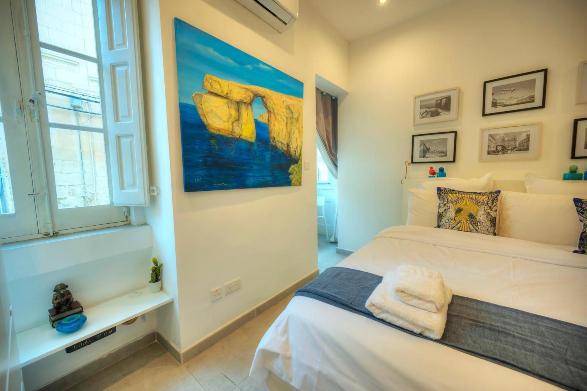 Seaview Sliema 30 Seconds To High Street & Ferry, 2X Double En-Suite Bedrooms, Modern Whole Traditional Townhouse, Kitchen, Living Area, & Roof Terrace Exterior foto