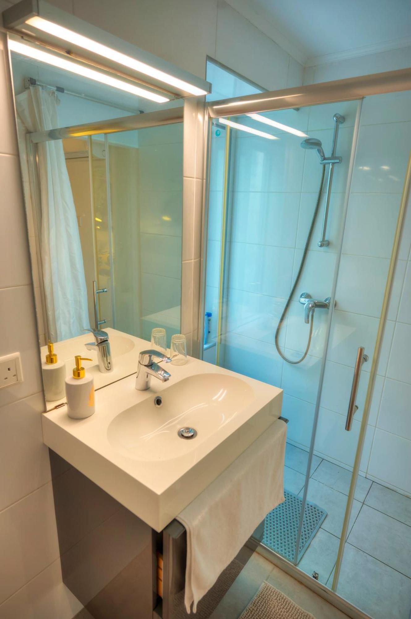 Seaview Sliema 30 Seconds To High Street & Ferry, 2X Double En-Suite Bedrooms, Modern Whole Traditional Townhouse, Kitchen, Living Area, & Roof Terrace Exterior foto