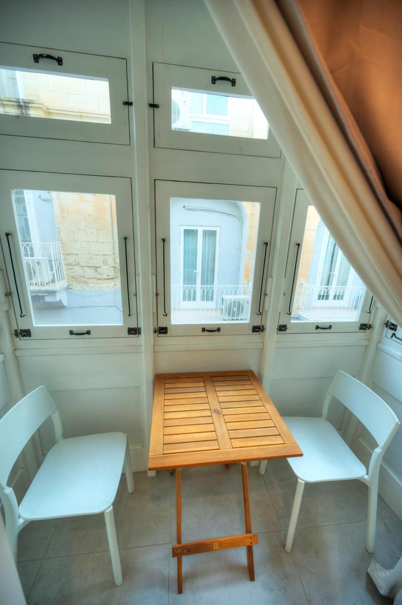 Seaview Sliema 30 Seconds To High Street & Ferry, 2X Double En-Suite Bedrooms, Modern Whole Traditional Townhouse, Kitchen, Living Area, & Roof Terrace Exterior foto