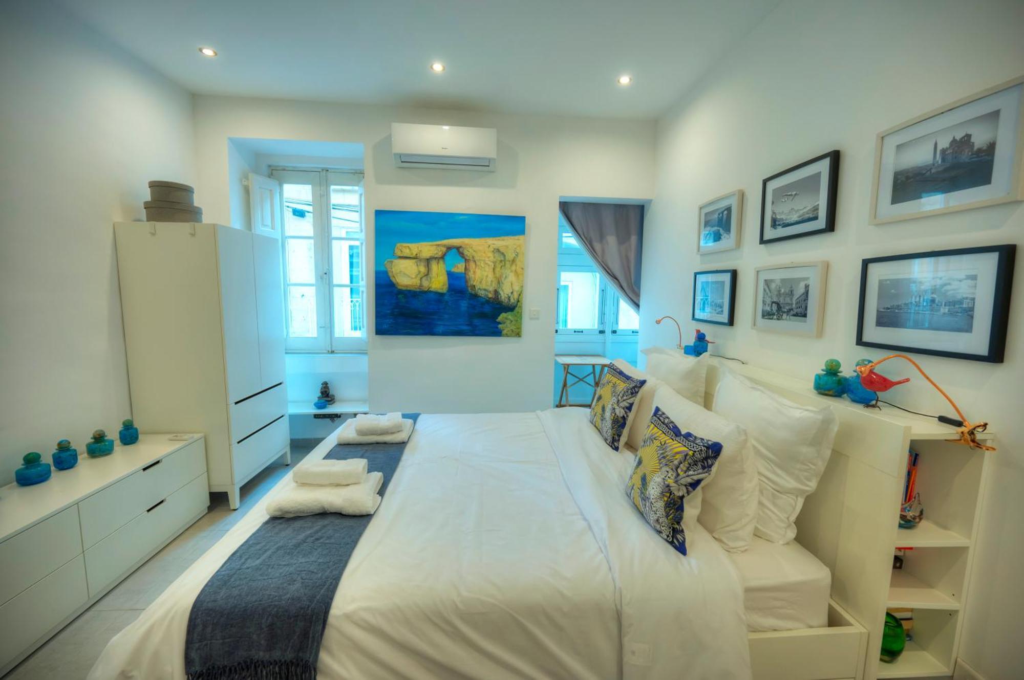Seaview Sliema 30 Seconds To High Street & Ferry, 2X Double En-Suite Bedrooms, Modern Whole Traditional Townhouse, Kitchen, Living Area, & Roof Terrace Exterior foto